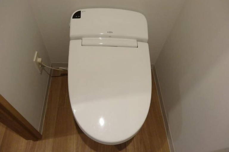 Bathroom 16
