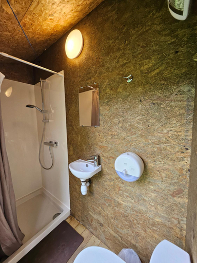 Bathroom, Domaine le Colombier, Aube