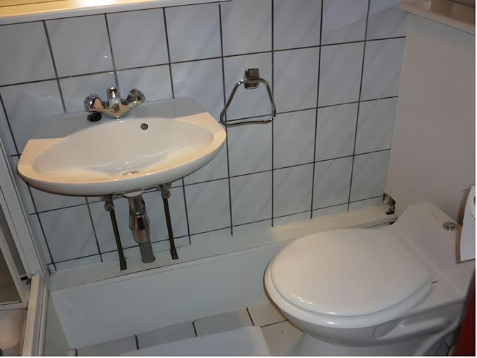 Bathroom 3, Logis Hotel Du Midi, Luxembourg