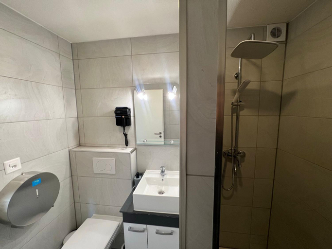 Bathroom 8