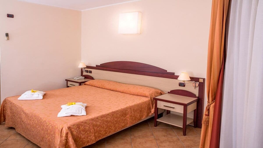 Bedroom 2, Nettuno Hotel Palace, Cosenza
