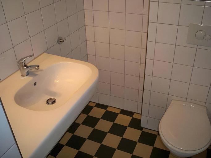 Bathroom 2, Wijngaard Saalhof, Wognum