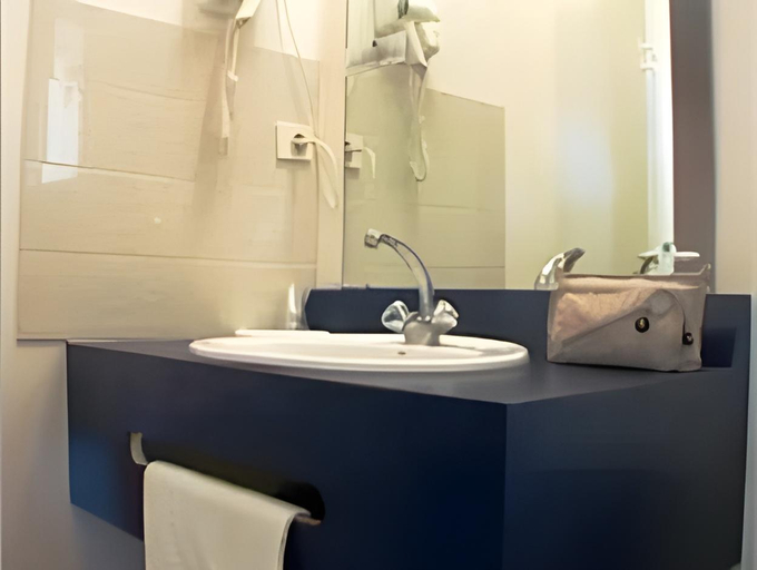 Bathroom 4, L'Ile O Chateau, Vendée