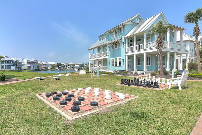 Exterior & Views