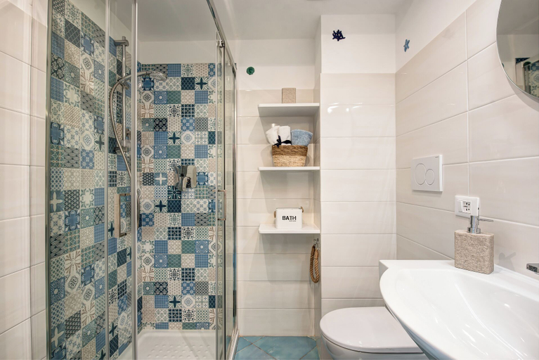 Bathroom, Casetta Di Laura In Massa Lubrense, Napoli