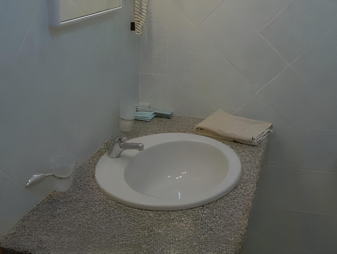 Bathroom 4, Hotel Le Mimose, Nuoro