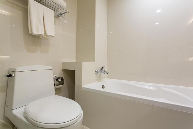 Bathroom 11