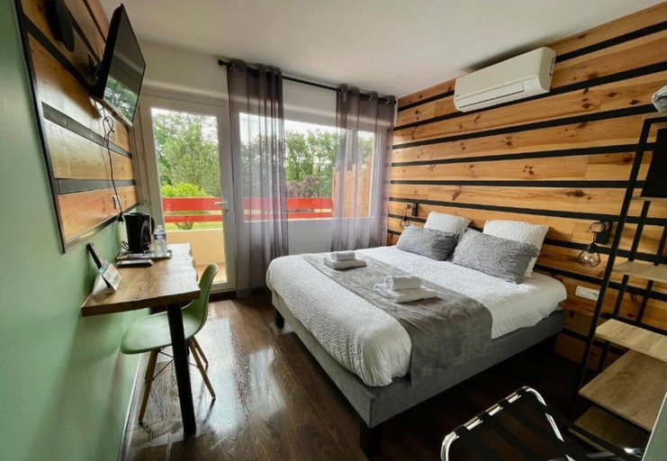 Bedroom 3, Logis Hôtel Paris-Madrid, Landes