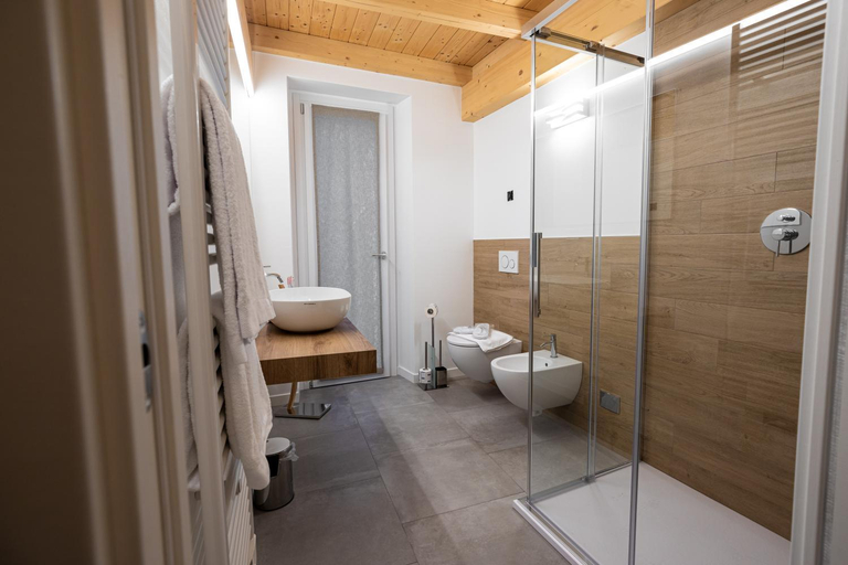 Bathroom 13