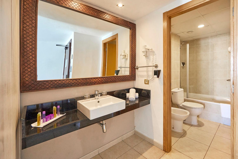Bathroom 5, Fergus Style Bahamas, Baleares