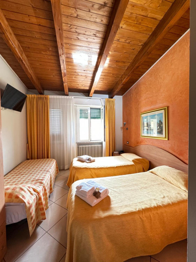 Others 5, Hotel Le Querce, Milano