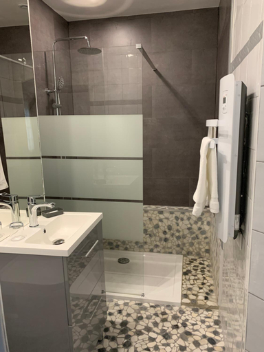 Bathroom 3, La Bigourdane, Hautes-Pyrénées