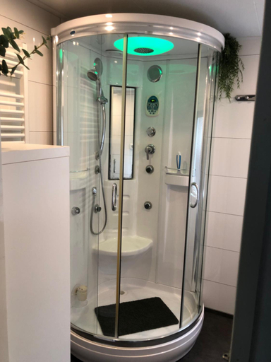 Bathroom 2, Wellness chalet Putten Hottub & Sauna in het bos, Putten