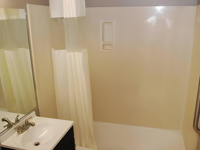 Bathroom 2, Friendly Hills Inn - Whittier, Los Angeles, Los Angeles