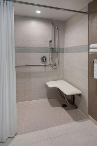 Bathroom 18