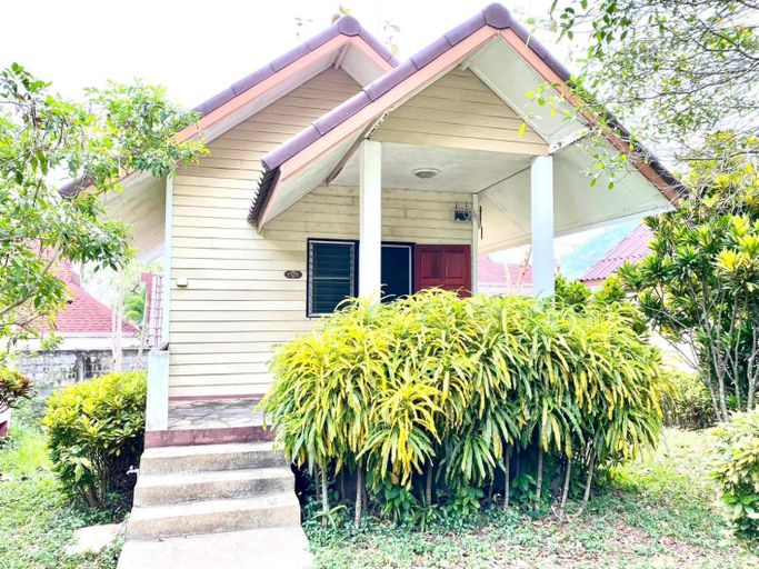 Exterior 4