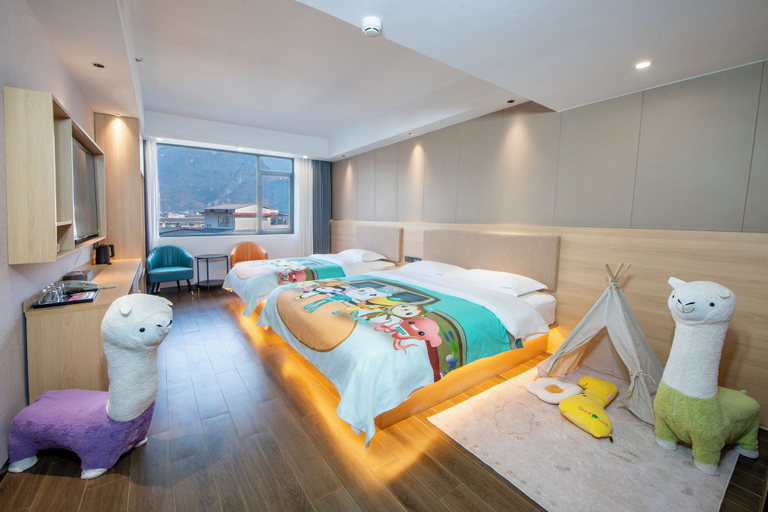 Bedroom 2, Yangshuo Mountain and City Resort, Guilin