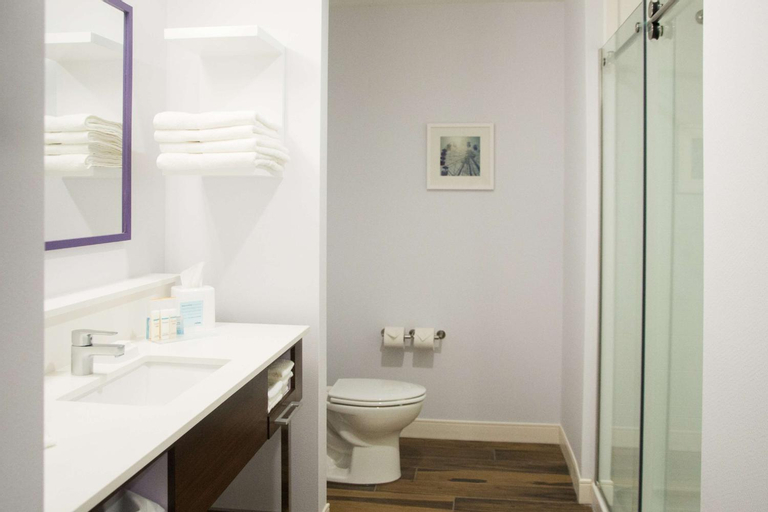 Bathroom 11