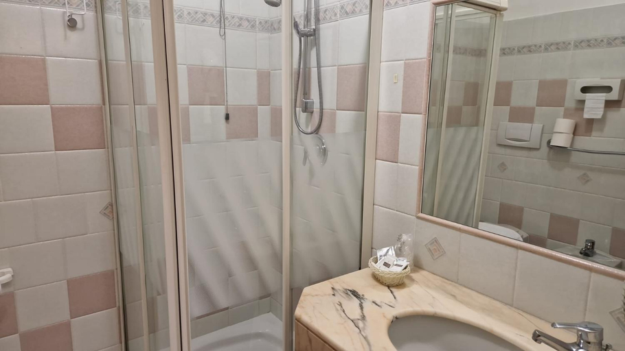 Bathroom 4, Hotel Dogana, Rimini