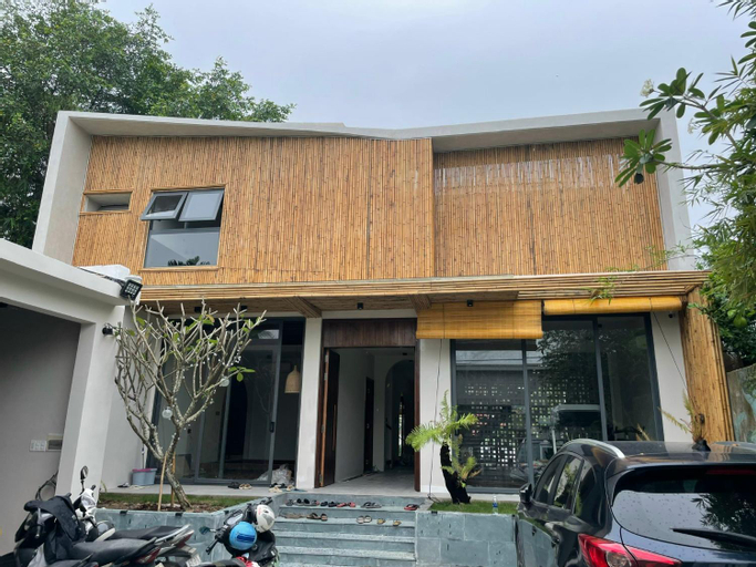 Exterior 11