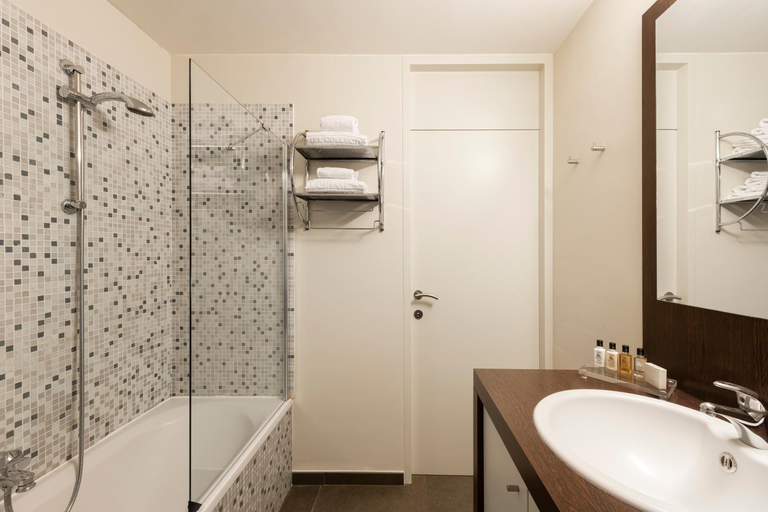 Bathroom 3, Dukes' Apartments Grand Place - by Dukes' Hotel Collection, West-Vlaanderen