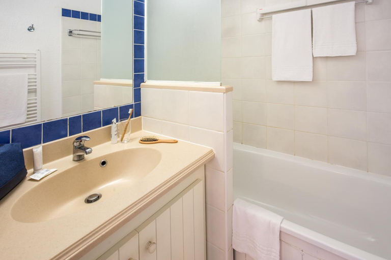 Bathroom 4, Residence Pierre & Vacances Bleu Marine, Gironde
