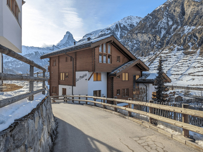 Exterior & Views 2, Fantastique mansarde appartement, Visp