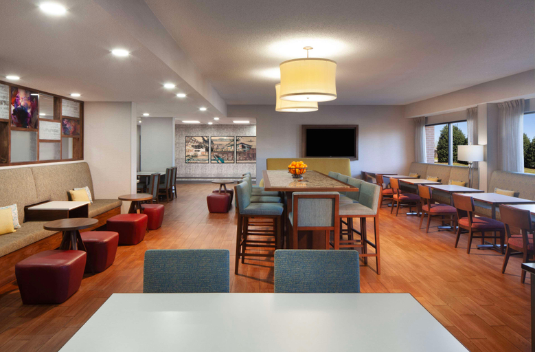 Food & Drinks 5, Hampton Inn Southlake, Clayton