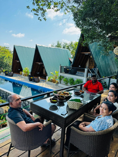 Food & Drinks 5, Sundown Lake Hotel & Spa, Palugaswewa