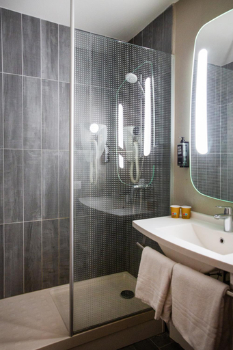 Bathroom 4, Ibis Paris Bercy Village 12Eme, Paris