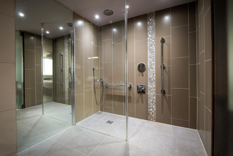Bathroom 4, The Midland, Lancashire