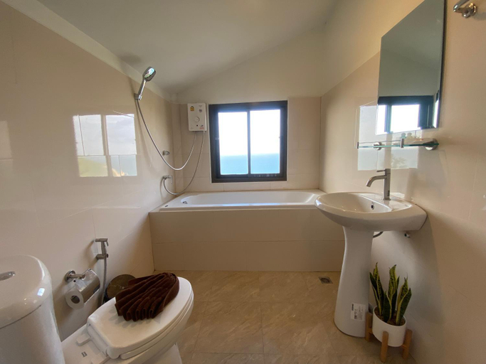 Bathroom 18