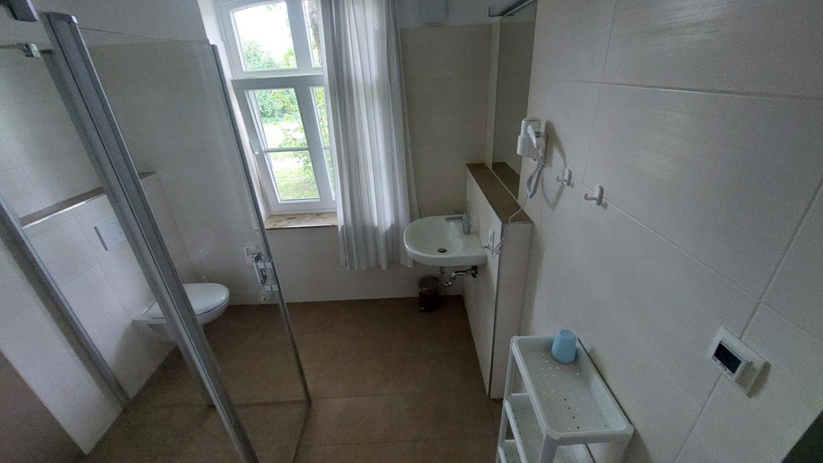 Bathroom 3, Gasthuus Ulenhoff, Leer