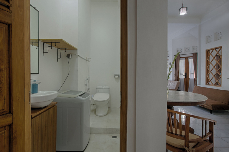 Bathroom 2, Villa Calgary Seminyak, Badung