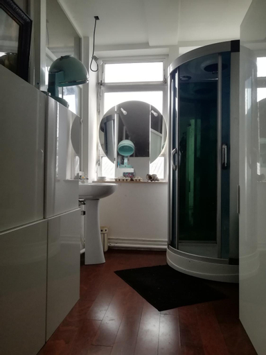 Bedroom 3, GHOSTeL 1st - Aventure Alternative - GUEST HOUSE - Arts-Factory-Experience - For artists, makers and, Hainaut