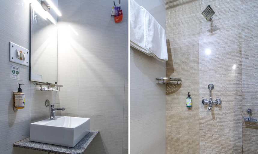 Bathroom 4, Treebo New Rockwell Vivek Vihar, Jaipur