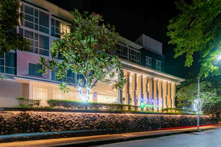 Exterior 15
