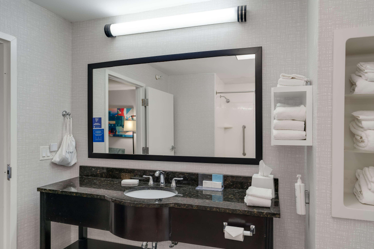 Bathroom 10