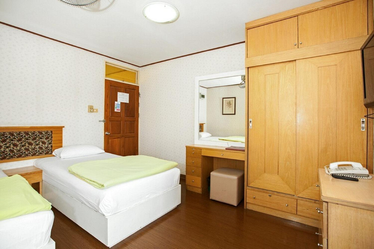 Bedroom 9