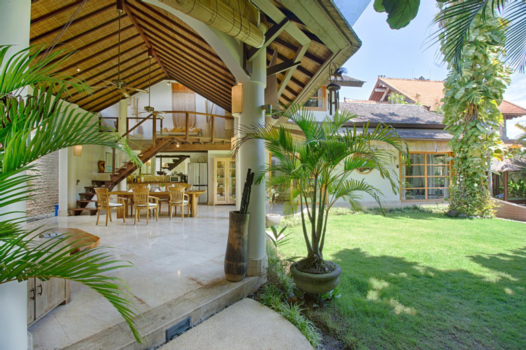 Exterior 15
