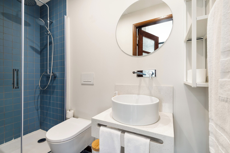 Bathroom 4, Rivol1 · Design Studio Next to Rivoli Theatre, Porto