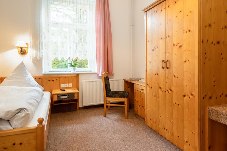 Bedroom 4, Hotel Carola, Erzgebirgskreis