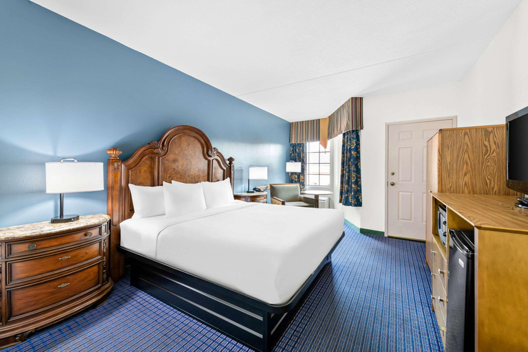 Bedroom 3, Clarion Inn Branson, Taney