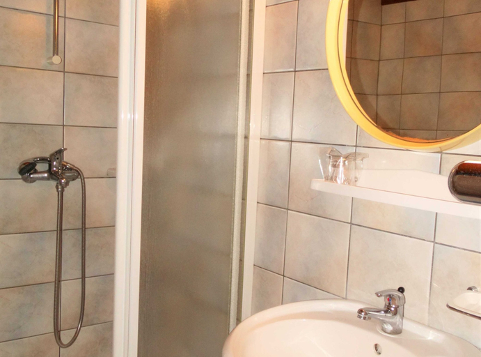 Bathroom 3, Crikvenica Apartments and Rooms With Sea View, Crikvenica