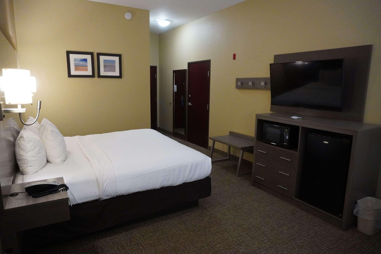 Bedroom 3, Comfort Inn & Suites Monahans I-20, Ward