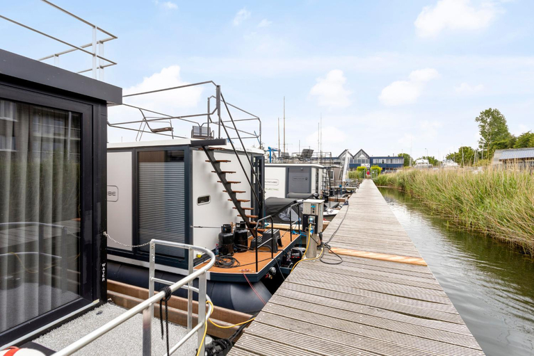 Attractions 5, Cosy tiny houseboats near beach and restaurants by Weltevreden Experience, Zeewolde