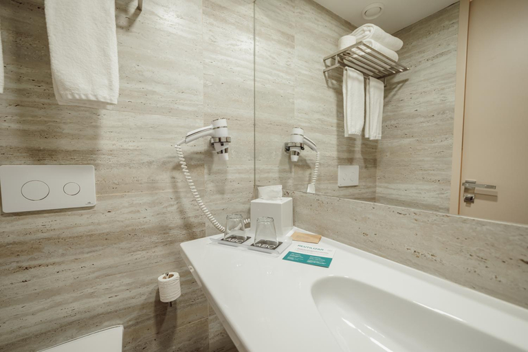 Bathroom 4, ABC Hotel Porto - Boavista, Porto