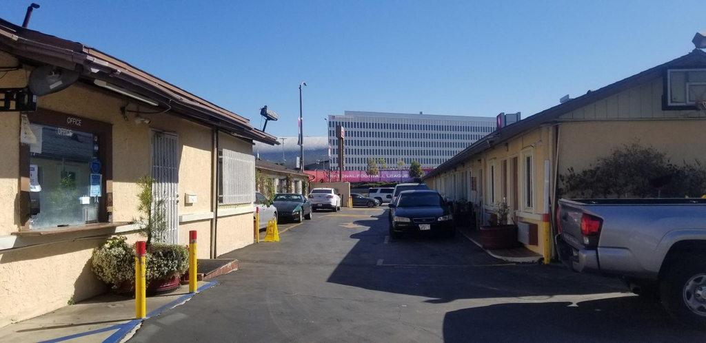 Others 4, Hollywood Park Motel, Los Angeles