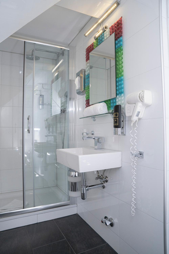 Bathroom 3, Alpha & Omega Hotel Stuttgart - air-conditioned, Stuttgart