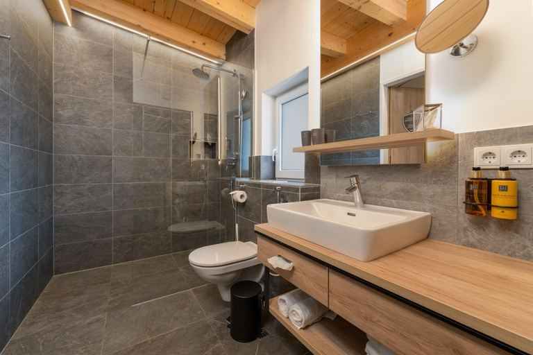 Bathroom 4, Stockinggut by AvenidA Hotel & Residences, Zell am See
